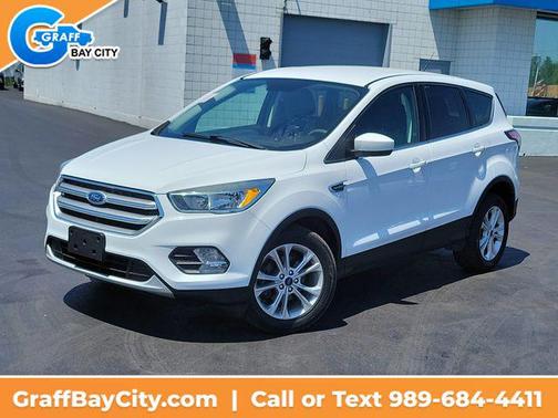 White Platinum Metallic Tri-Coat 2017 Ford Escape SE
