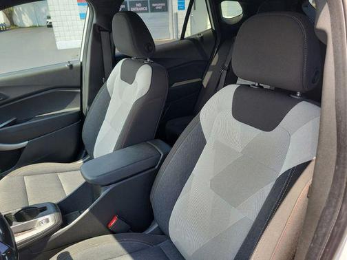 Summit White 2024 Chevrolet Trax FWD 1RS