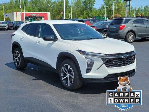Summit White 2024 Chevrolet Trax FWD 1RS
