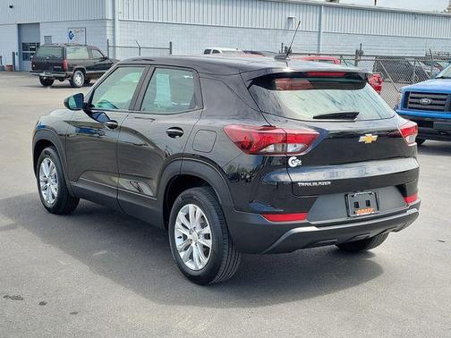 Mosaic Black Metallic 2023 Chevrolet Trailblazer LS
