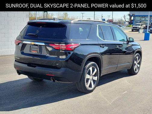 Mosaic Black Metallic 2023 Chevrolet Traverse LT Leather
