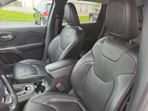 Sting-Gray Clearcoat 2020 Jeep Cherokee Limited