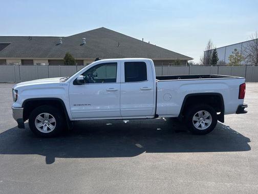 White 2017 GMC Sierra 1500 SLE