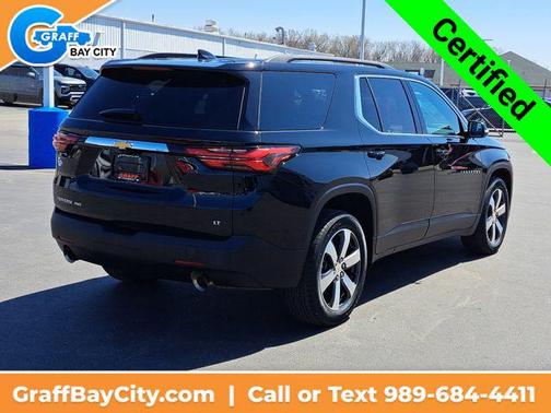Mosaic Black Metallic 2023 Chevrolet Traverse LT Leather