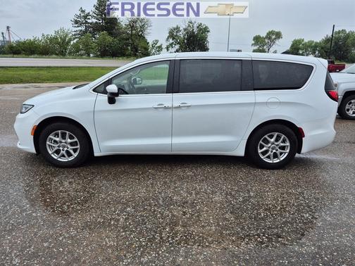 2023 Chrysler Pacifica Touring-L