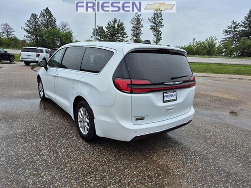 2023 Chrysler Pacifica Touring-L