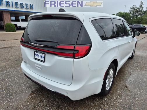 2023 Chrysler Pacifica Touring-L