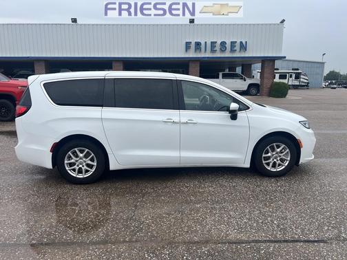 2023 Chrysler Pacifica Touring-L