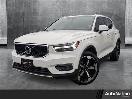 2020 Volvo XC40 T5 Momentum