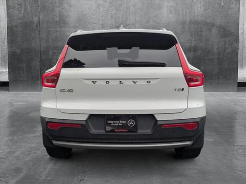 2020 Volvo XC40 T5 Momentum