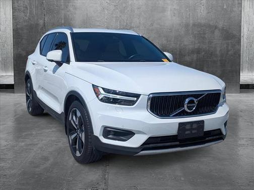 2020 Volvo XC40 T5 Momentum