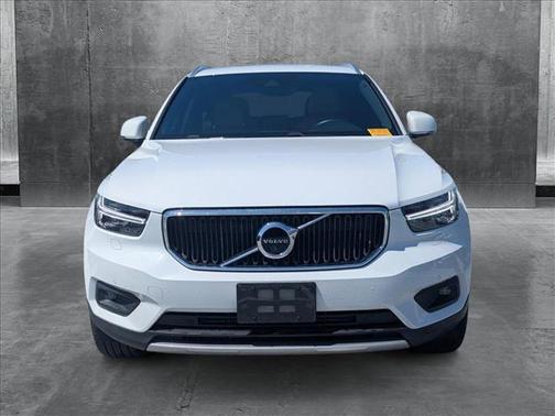 2020 Volvo XC40 T5 Momentum