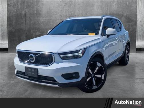 2020 Volvo XC40 T5 Momentum