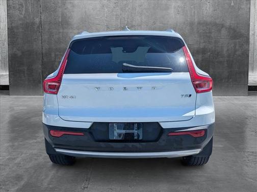 2020 Volvo XC40 T5 Momentum