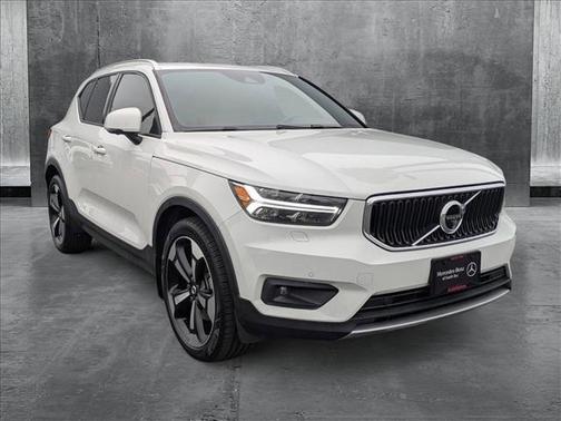 2020 Volvo XC40 T5 Momentum