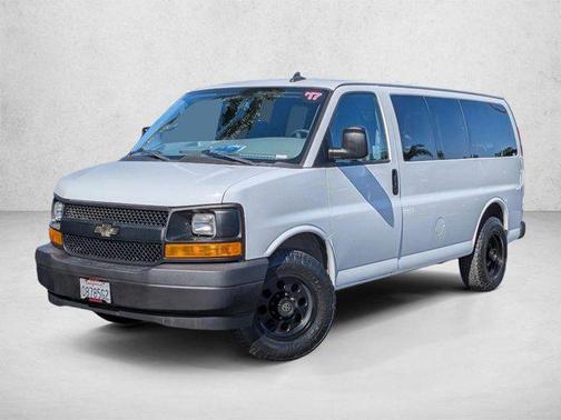 Summit White 2017 Chevrolet Express 2500 LT
