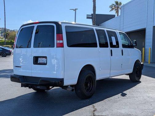 Summit White 2017 Chevrolet Express 2500 LS