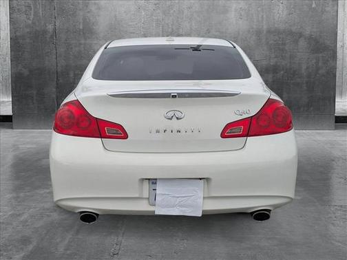 2015 INFINITI Q40 Base
