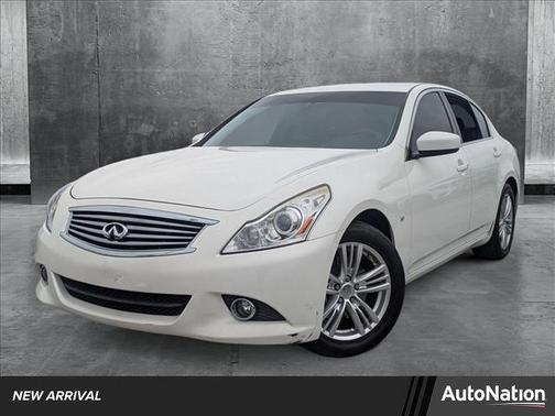 2015 INFINITI Q40 Base