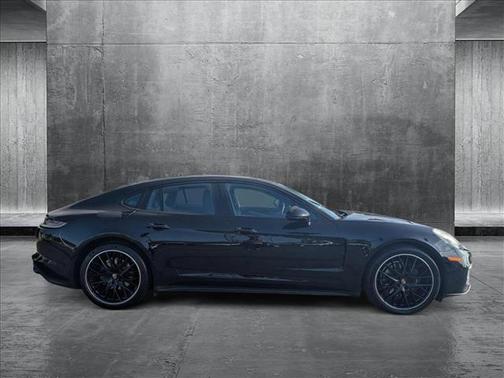 2022 Porsche Panamera RWD