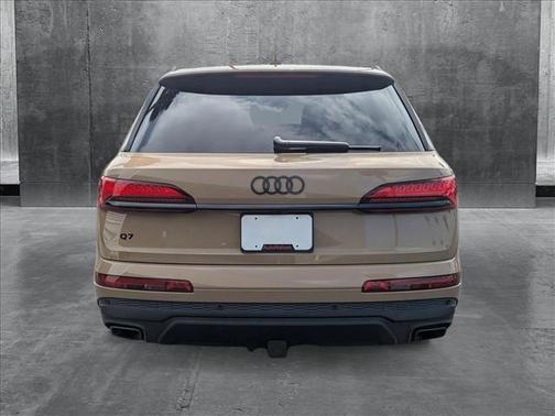 2025 Audi Q7 45 Premium Plus