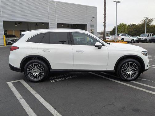 2025 Mercedes-Benz GLC 300 Base