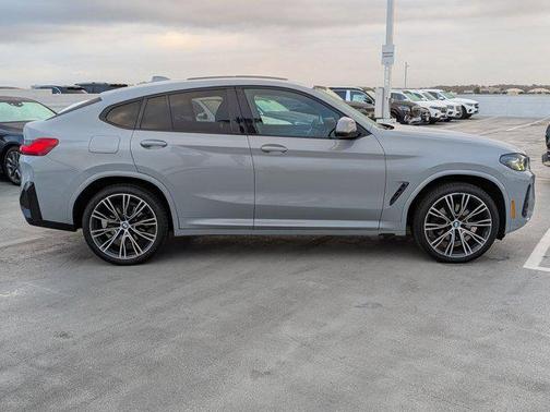 2022 BMW X4 xDrive30i