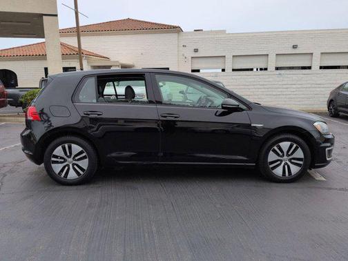 Deep Black Pearl Metallic 2015 Volkswagen e-Golf SEL Premium