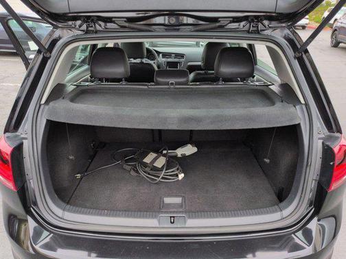 Deep Black Pearl Metallic 2015 Volkswagen e-Golf SEL Premium