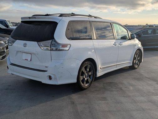 2016 Toyota Sienna SE