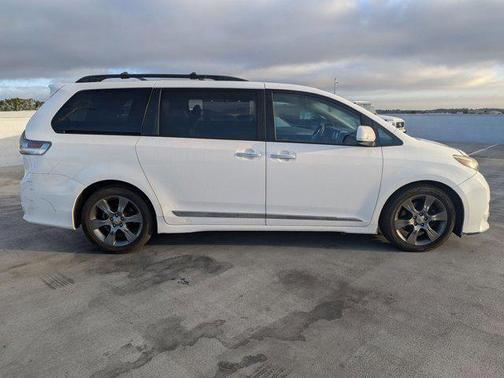 2016 Toyota Sienna SE