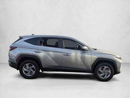 2022 Hyundai TUCSON SE