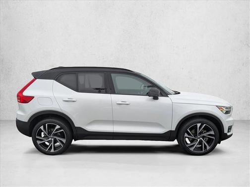 2021 Volvo XC40 T5 R-Design