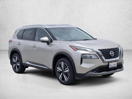 Champagne Silver Metallic 2021 Nissan Rogue SL