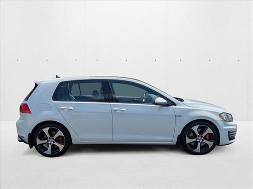 2017 Volkswagen Golf GTI 2.0T SE 4-Door