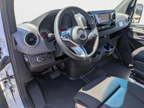 2025 Mercedes-Benz Sprinter 2500 Standard Roof