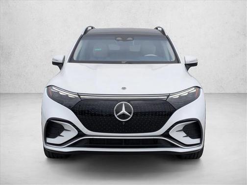 MANUFAKTUR Moonlight White Metallic 2026 Mercedes-Benz EQS 550 EQS 550