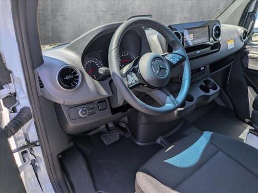 2025 Mercedes-Benz Sprinter 2500 Standard Roof