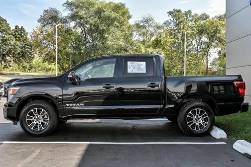 2024 Nissan Titan SV