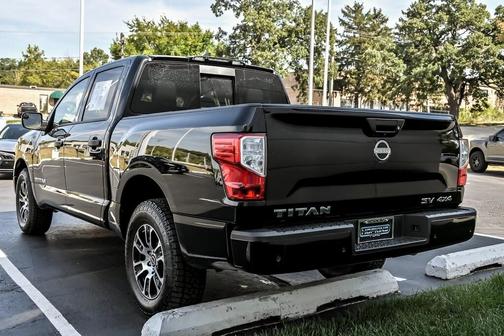 2024 Nissan Titan SV