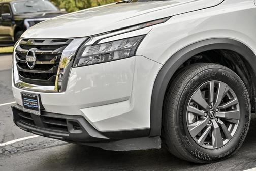 2023 Nissan Pathfinder SV