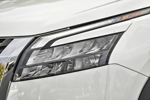 2023 Nissan Pathfinder SV