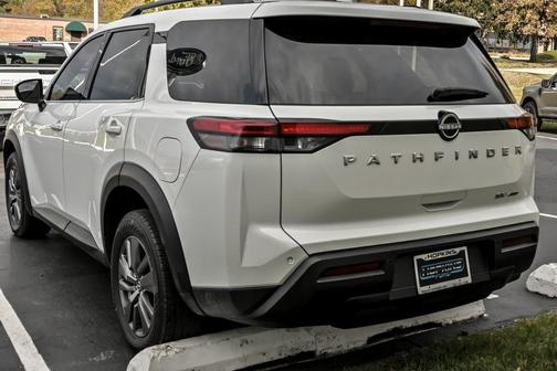 2023 Nissan Pathfinder SV