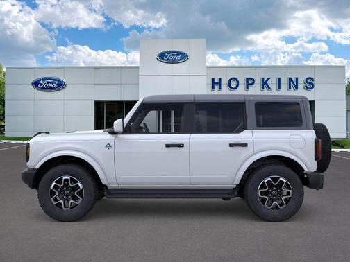 Oxford White 2026 Ford Bronco Outer Banks