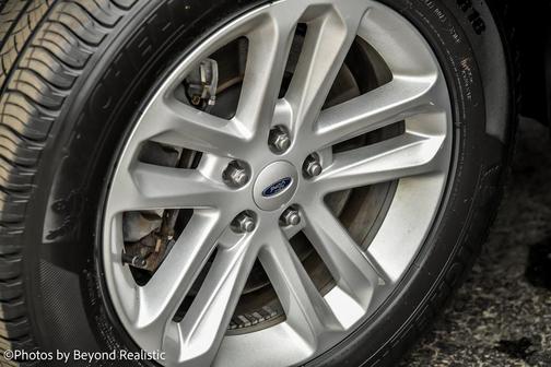 Photo 5 of 27 of 2017 Ford Explorer XLT