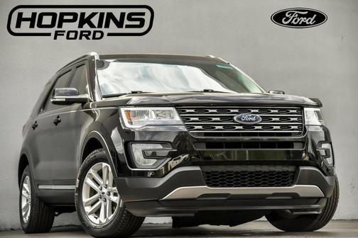 Photo 1 of 27 of 2017 Ford Explorer XLT