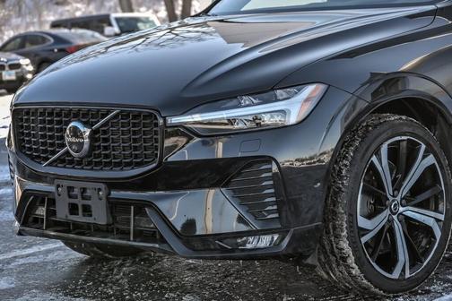 2022 Volvo XC60 B6 R-Design