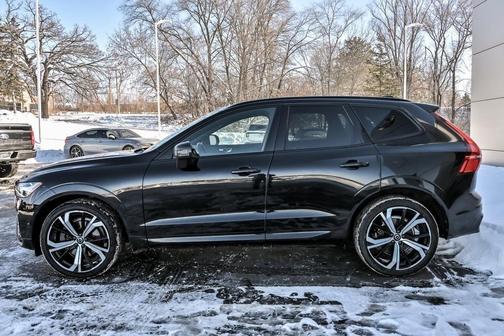 2022 Volvo XC60 B6 R-Design