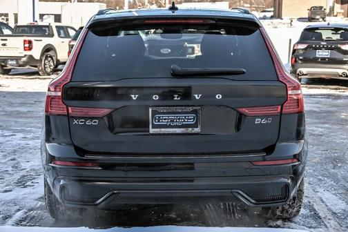 2022 Volvo XC60 B6 R-Design