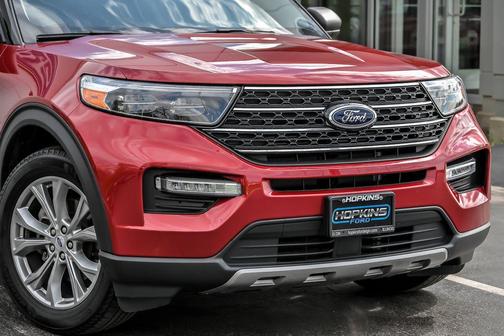 Rapid Red Metallic Tinted Clearcoat 2023 Ford Explorer XLT